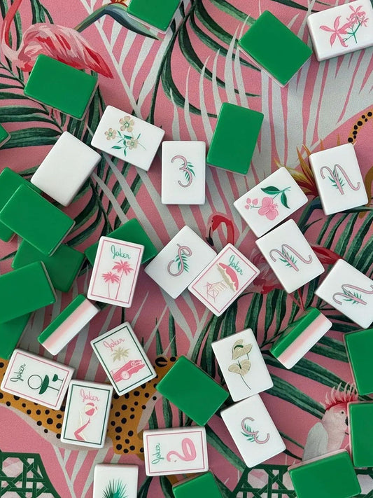 Tropical Flamingo Mahjong Tiles Set — Retro tropical American mahjong tiles with green‑pink‑white three‑layer backs, flamingo palm shell vacation‑style illustrations, 160‑tile tournament‑grade mahjong set