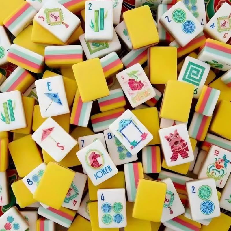Sunny Lotus Mahjong Tiles Set – Sunny‑yellow backs with multi‑color striped sides, ivory fronts with lion dance, paper umbrella and water‑lotus folk‑art American mahjong tiles