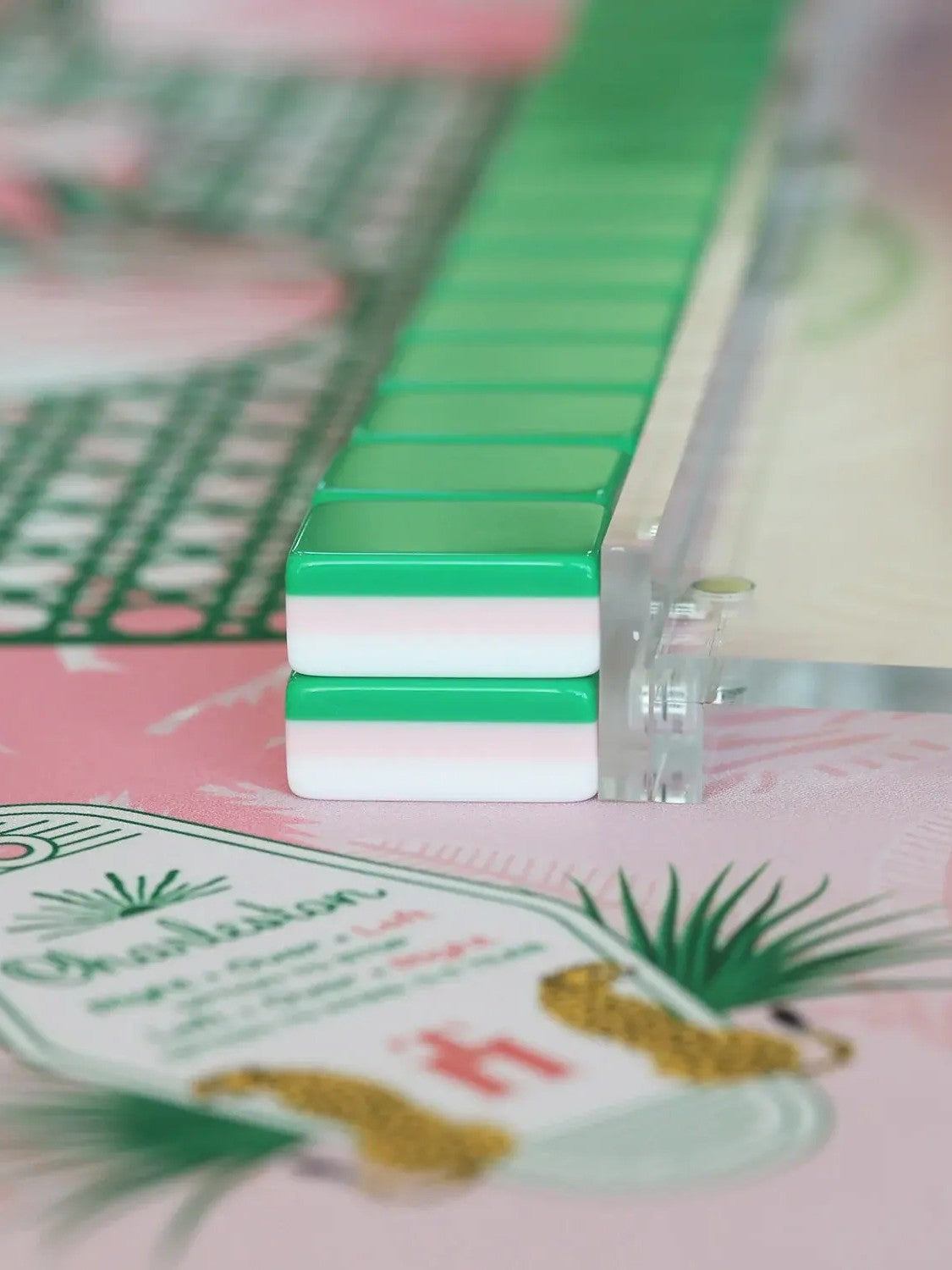 Tropical Flamingo Mahjong Tiles Set — Retro tropical American mahjong tiles with green‑pink‑white three‑layer backs, flamingo palm shell vacation‑style illustrations, 160‑tile tournament‑grade mahjong set